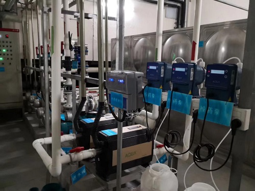 AQUA草莓APP下载在线观看水质监控仪和AQUA草莓APP下载在线观看电磁计量泵