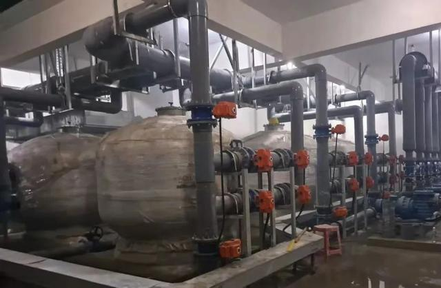 草莓APP下载在线观看过滤砂缸和循环水泵